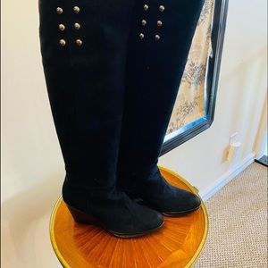 STUART WEITZMAN PLATFORM BLACK SUEDE BOOTS